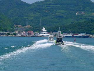 �O�p�`�֋A�`�̗l�q